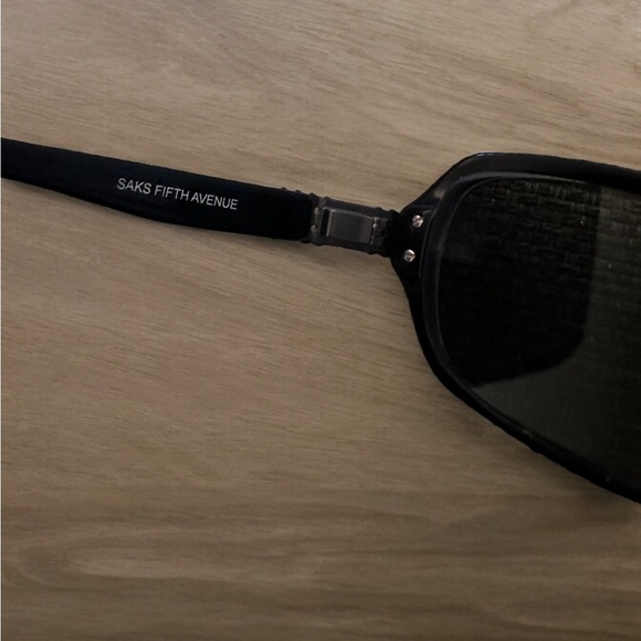 SAKS 5th AVENUE Sunnies! Vintage and glamorous! - Picture 4 of 6